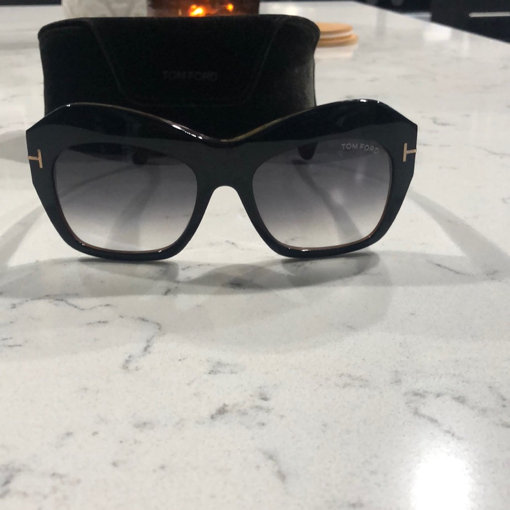 Tom Ford sunglasses black with tortoise on side
